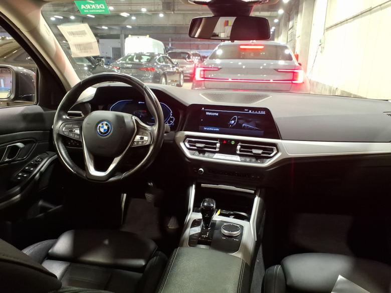 BMW 320 e Aut. LC-Pro LED Sport-Leather Navi Camera  Klima PDC ... #5